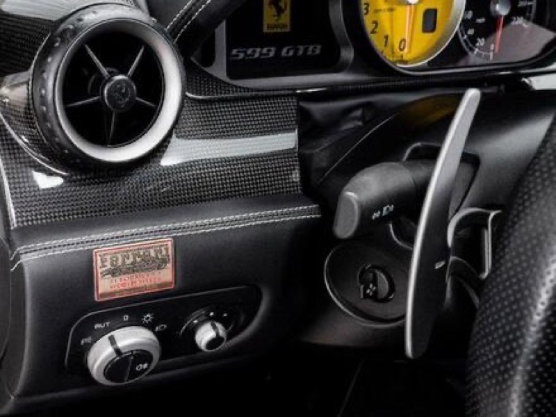 A fixed shift paddle on the steering column